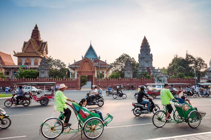 busy-traffic-phnom-penh